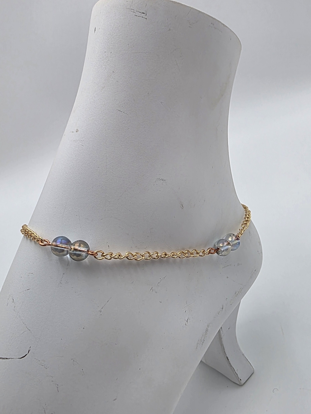 Handmade Gold Chain Anklet with Iridescent Glass Beads – Dainty Summer Jewelry - Picture 4 of 6